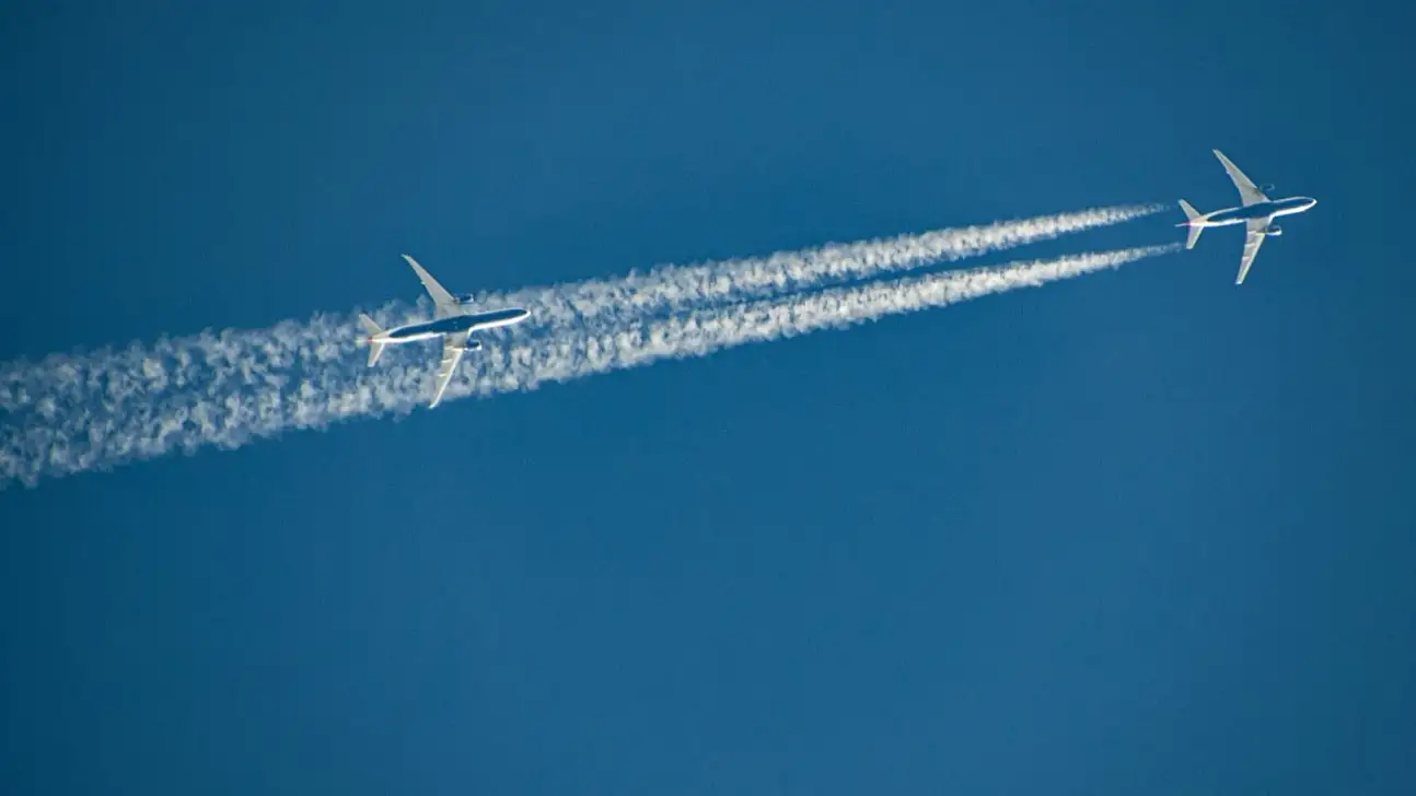Siirtli Fotoğrafçıdan Göz Kamaştıran Kareler: Uçakları Yakın Çekimle Görüntüledi