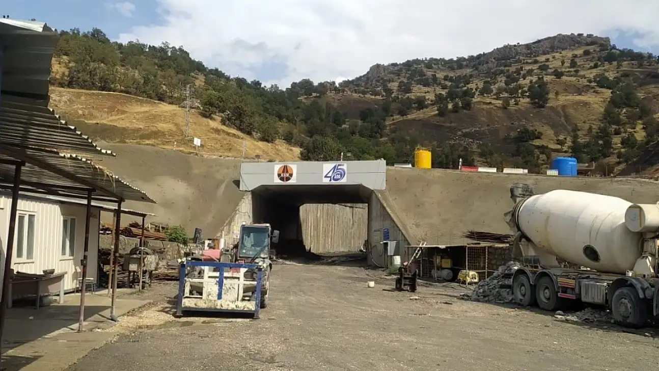 Siirt, Şırnak ve Van'ı birbirine bağlayan yolda çalışmalar hızlandı