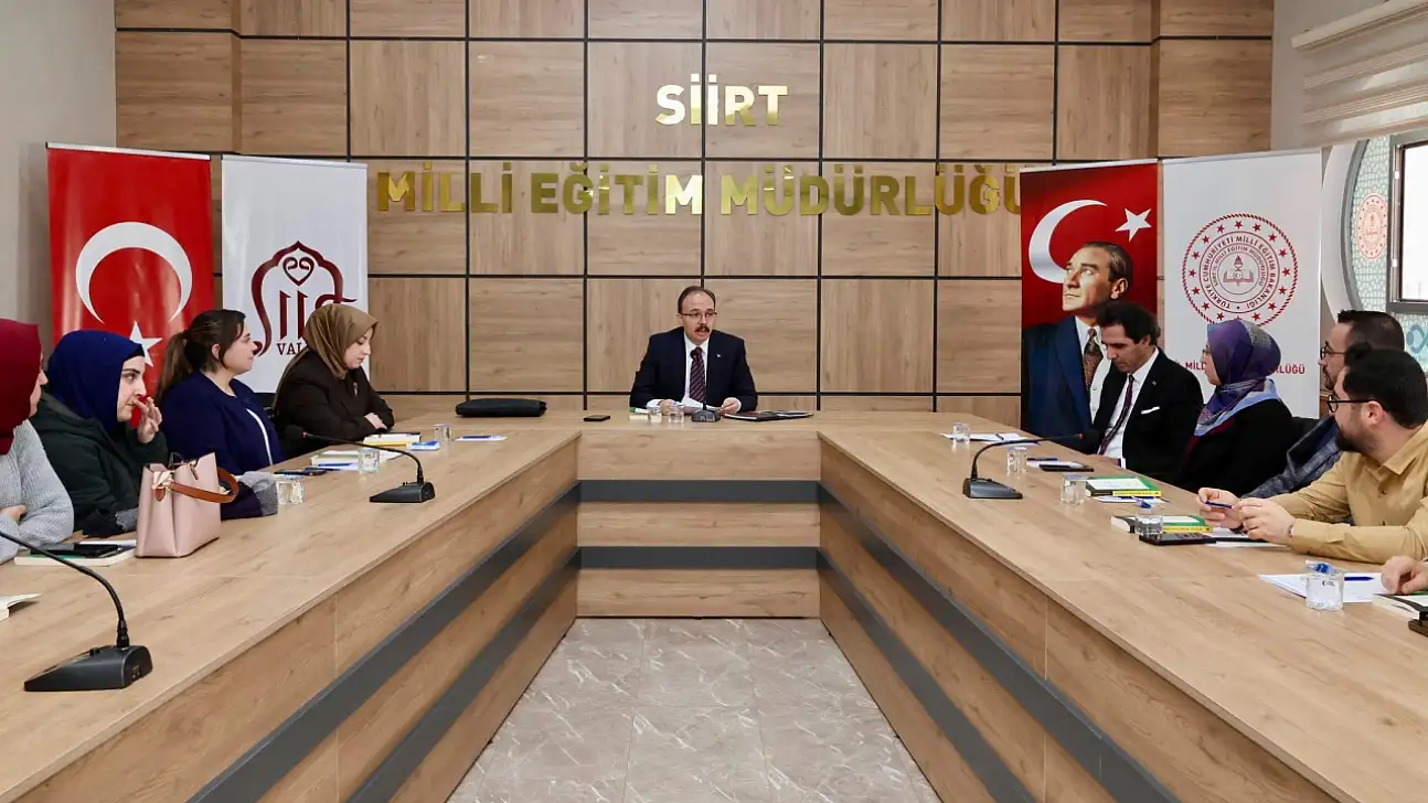 Vali Kızılkaya, Öğretmen Kitap Kulübü buluşmasına katıldı