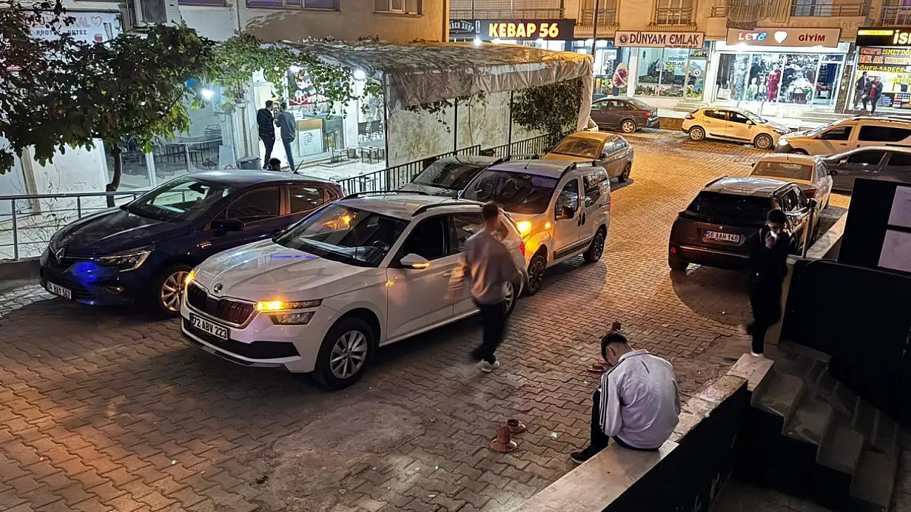 Yokuşta geri kayan araç hafif ticari araca çarptı: Maddi hasar oluştu