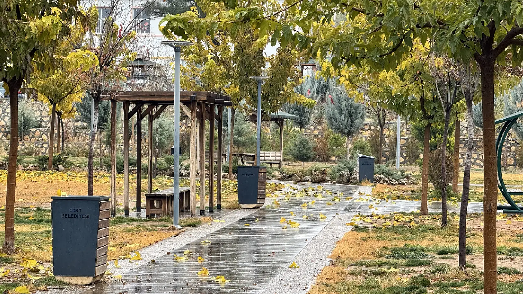 Siirt Millet Bahçesi'nde mevsim geçişi objektife yansıdı