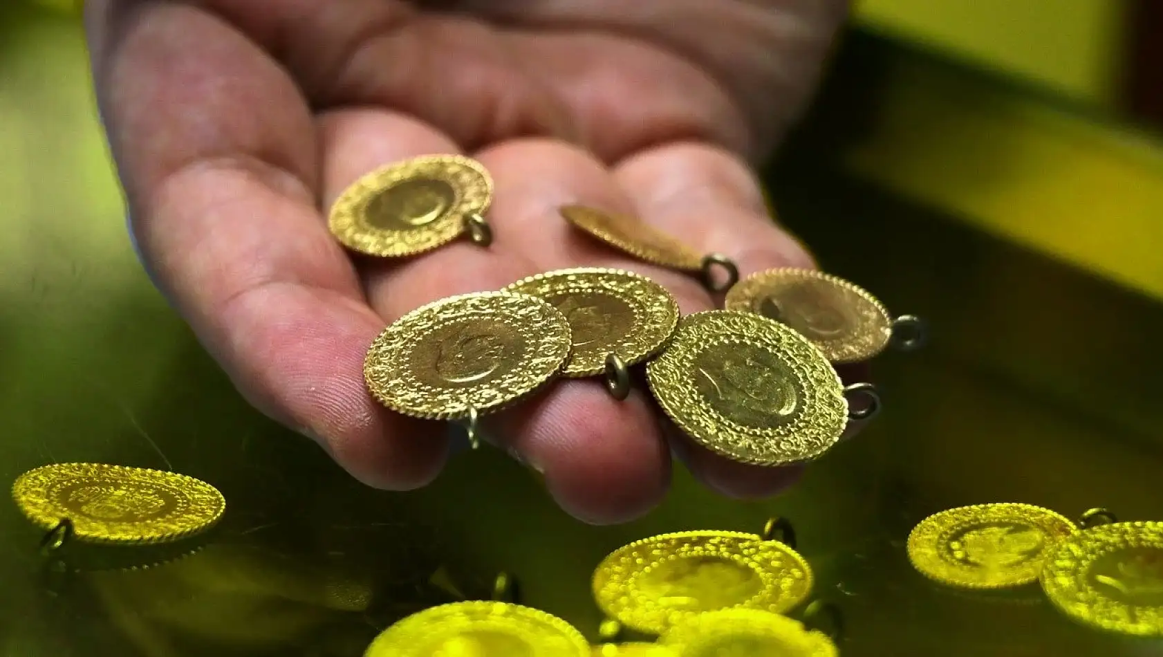 Altın Fiyatlarında Sert Düşüş Durmuyor: Gram Altın 5 Bin 590 Liraya Geriledi - Siirt'te Altın Fiyatları