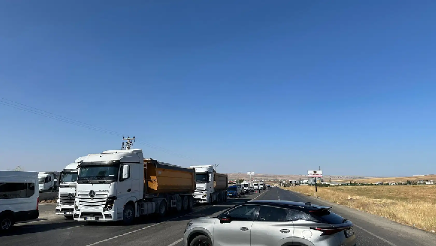 HÜDAPAR Milletvekili, Batman-Siirt Çevre Yolunu Trafiğe Kapatarak Alınmayan Önlemleri Protesto Etti