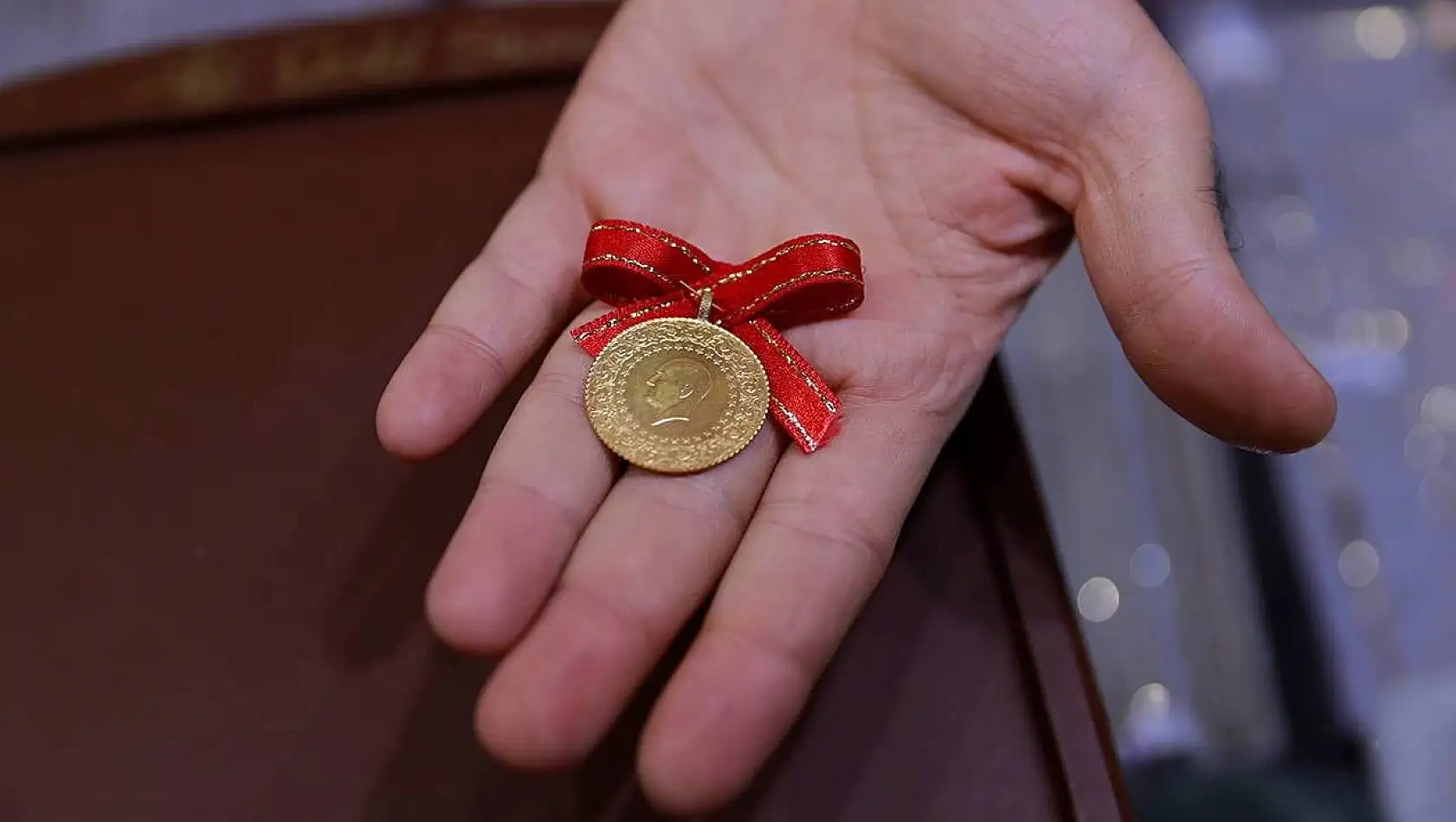 Küresel gerilim altını uçurdu: Gram altın rekor tazeledi