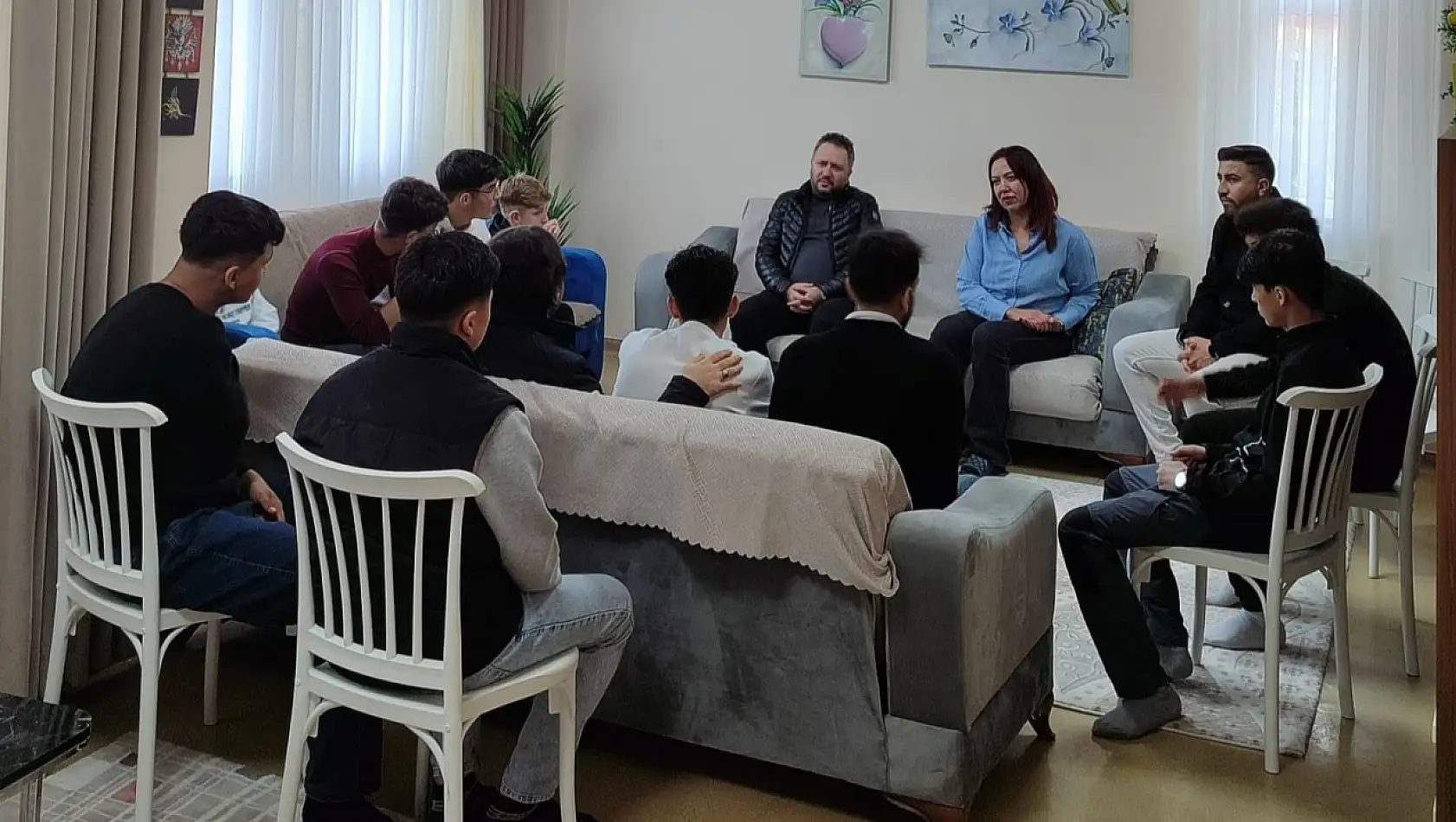 Rol model buluşması: Cumhuriyet savcısı Abdülkadir Acar, Siirt'te çocuklarla bir araya geldi