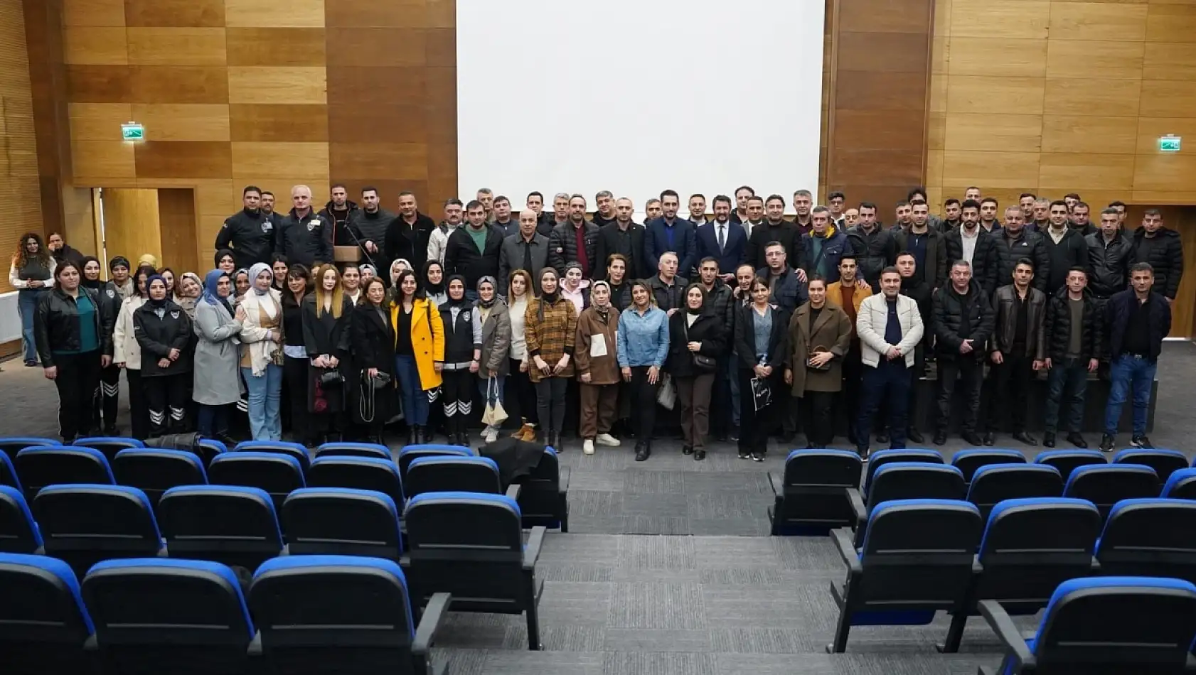 Siirt Gençlik ve Spor İl Müdürü İsmail Çalgan güvenlik personeliyle bir araya geldi