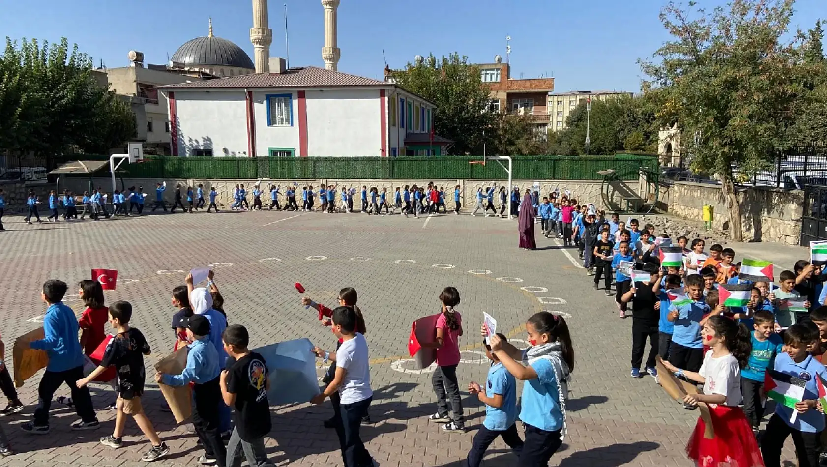 Siirt Hürriyet İlkokulu Öğrencilerinden Filistin'e Destek Mesajı