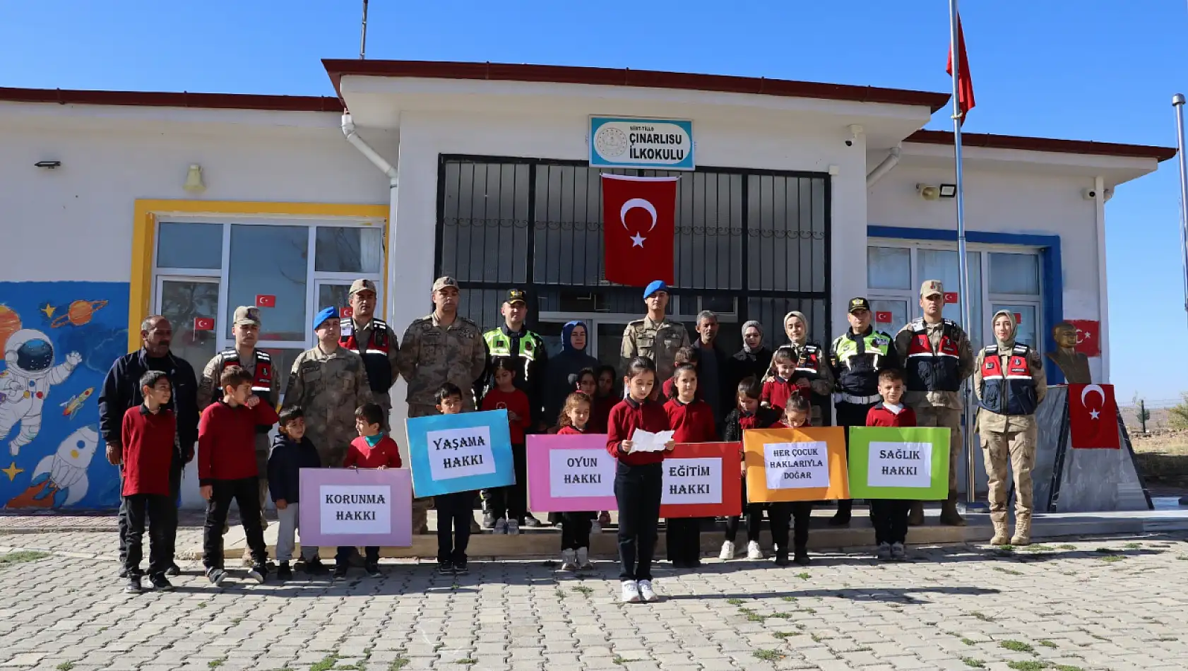 Siirt İl Jandarma Komutanlığı'ndan Dünya Çocuk Hakları Günü'ne Özel Farkındalık Etkinlikleri