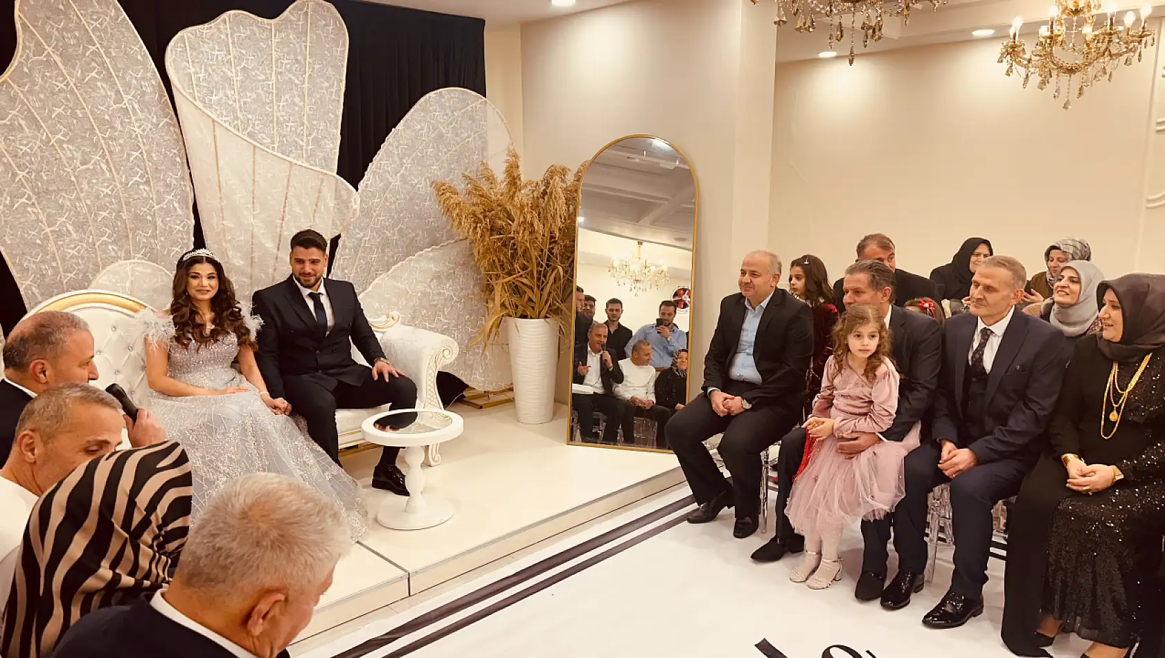 Siirt'te Akınay ve Işıktaş ailelerinin mutlu günü