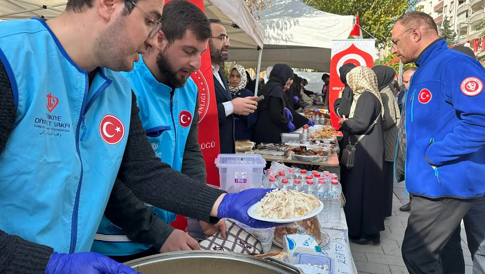 Siirt'te Gazze İçin Düzenlenen Hayır Çarşısında 2 Milyon 758 Bin Lira Bağış Toplandı