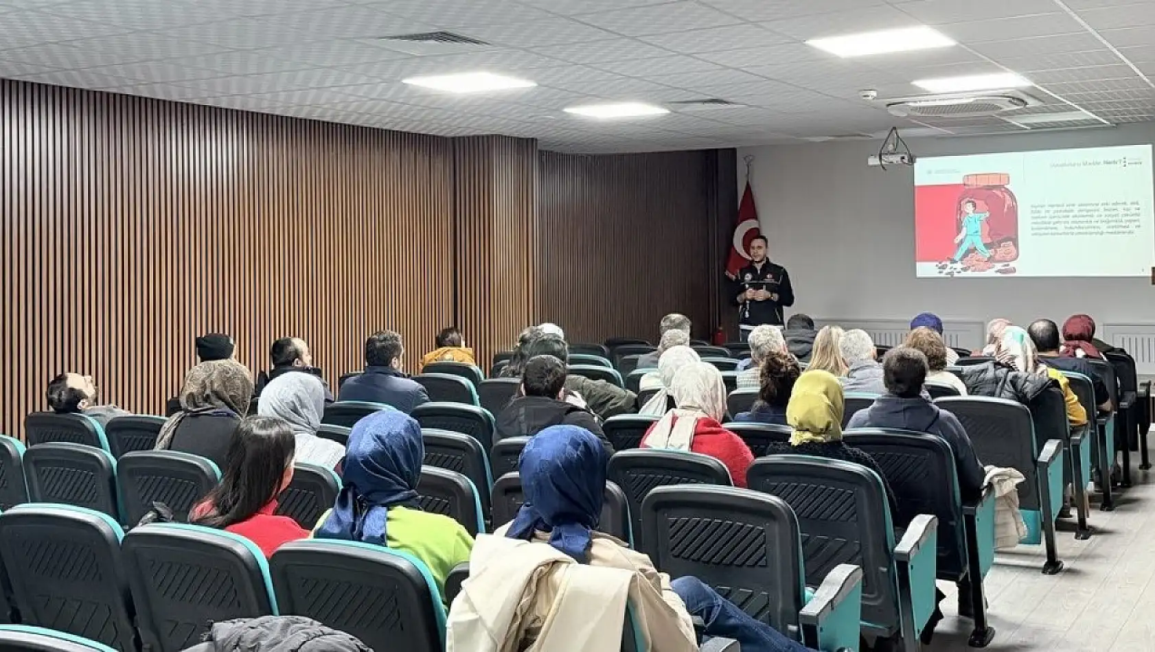 Siirt'te narkotik ekiplerinden sağlık çalışanlarına bağımlılıkla mücadele eğitimi