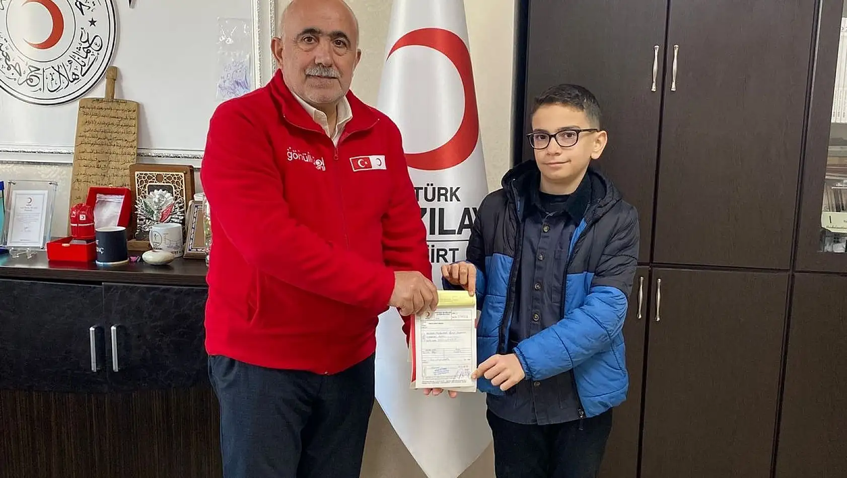 Siirt'te ortaokul öğrencisinden Gazze'ye bağış