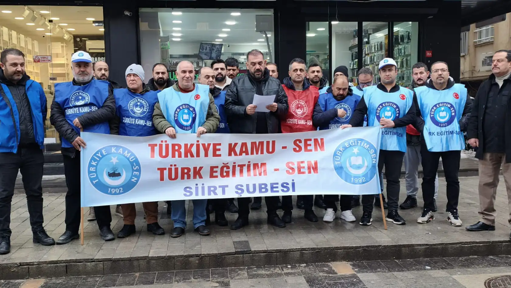 Siirt'te Türkiye Kamu-Sen ve Türk Eğitim-Sen'den ortak basın açıklaması: 'İnsanca yaşam, adil ücret istiyoruz'