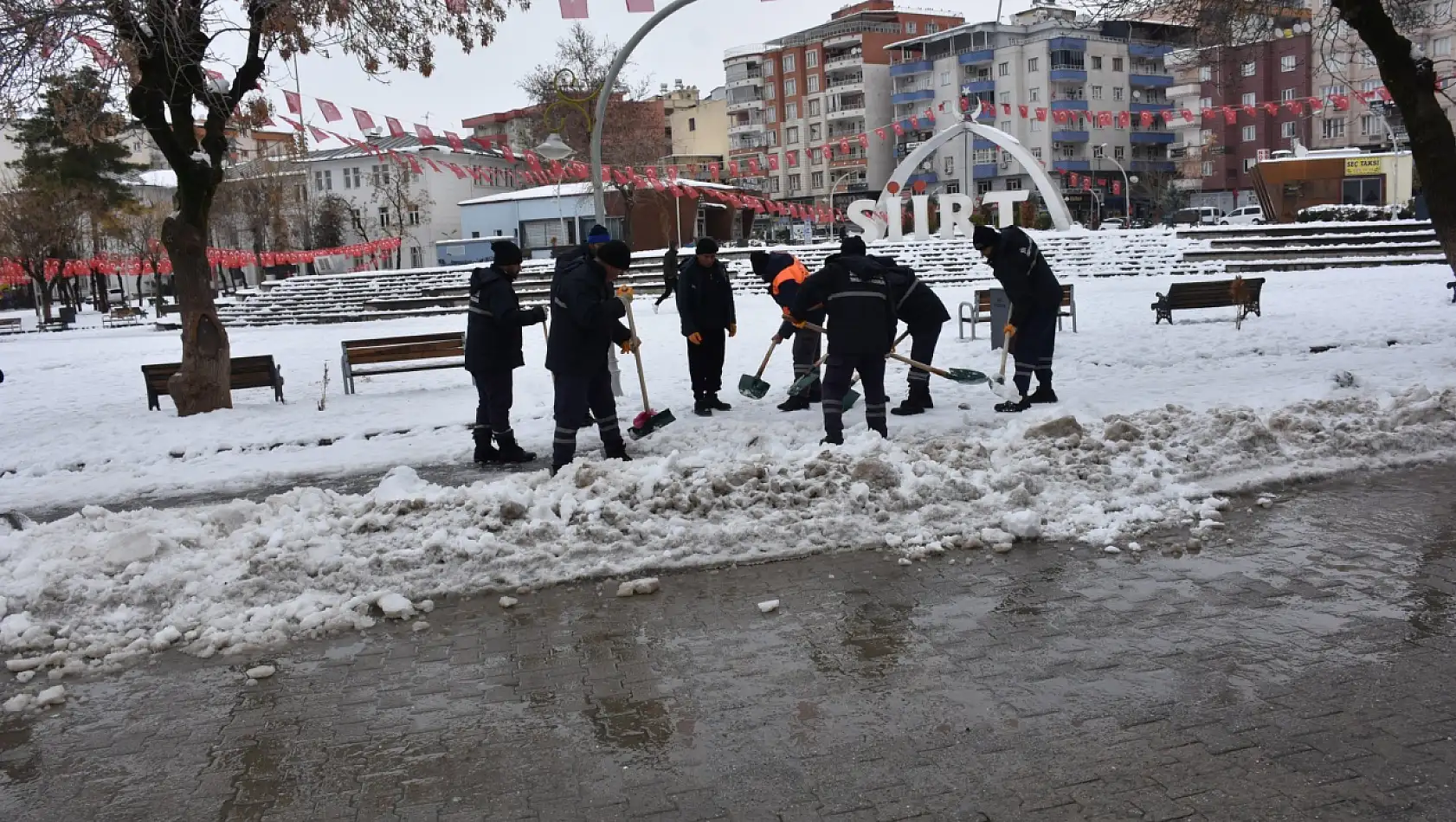 Siirt'te Ulaşım İçin Karla Mücadele Çalışmaları Yürütülüyor