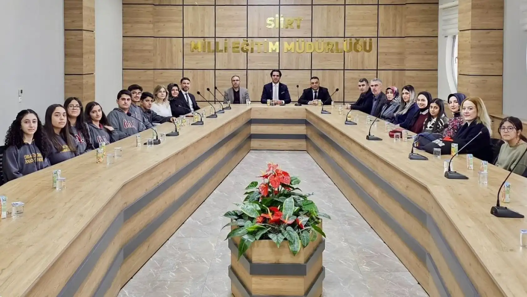 Siirtli öğrenciler TÜBİTAK 2204-A bölge finalleri öncesi İl Millî Eğitim Müdürü ile buluştu