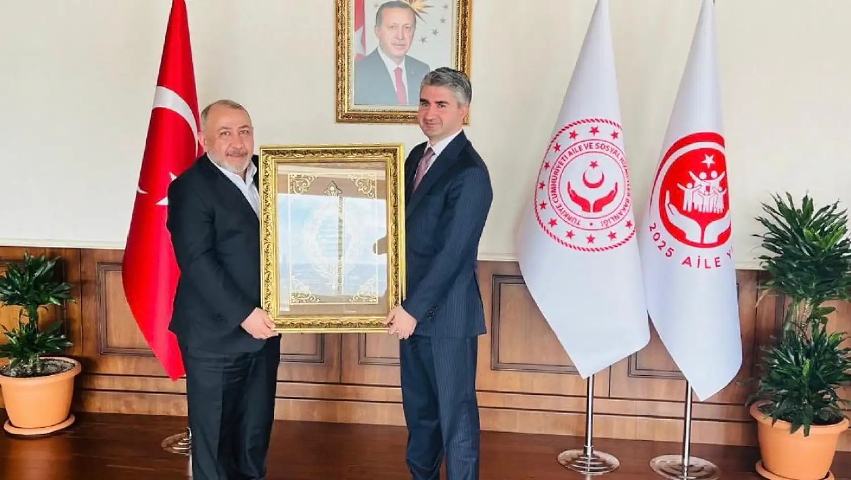 Siirtli Onursal Başkan Seyithan Solmaz'dan Bakanlık Yetkililerine Ziyaret