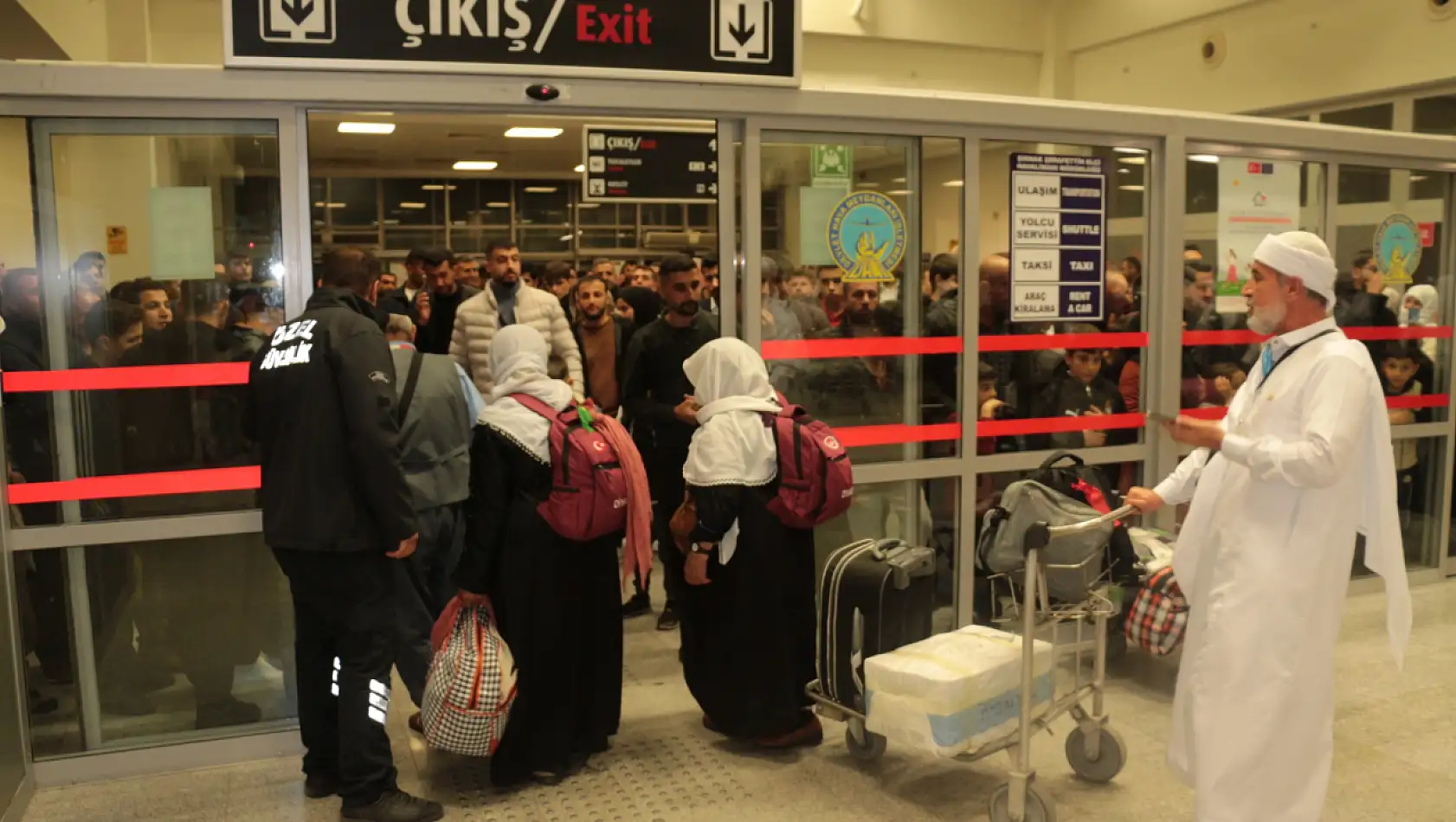 Şırnak'tan Suudi Arabistan'a İlk Direkt Uçuşla Giden 220 Umreci Memleketine Döndü