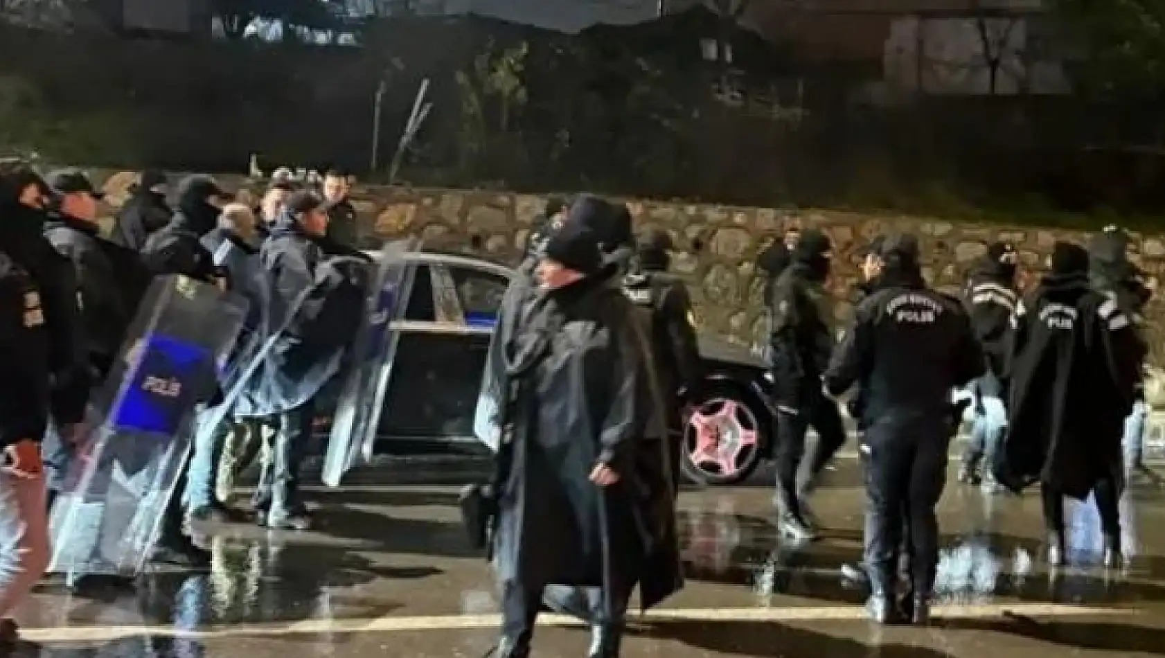 Trabzonspor Başkanı Ertuğrul Doğan'ın Aracına Saldırı Girişimi