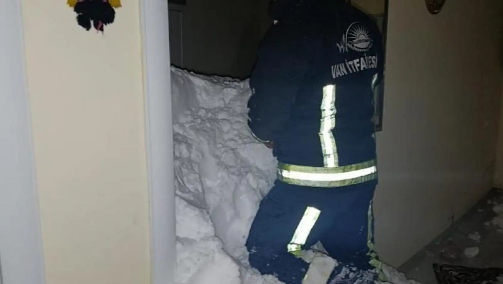 Van'da çığ düştü: 1 kişi kayıp, 22 ev tahliye edildi