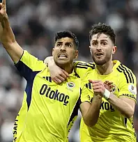 5 gol, 2 kırmızı kart çıkan tarihi derbide Fenerbahçe 2-0'dan geri dönüp Beşiktaş'ı yendi