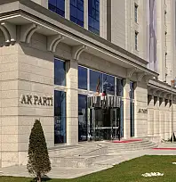 AK Parti İstanbul'da İki İlçe Başkanından İstifa: Mesajlar Dikkat Çekti