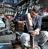 Bakırın Sesi Siirt'te Hâlâ Yankılanıyor: 6 Yaşında Çırak Oldu, 50'sinde Usta: Fatih Bakırcı'nın Zanaat Hikâyesi