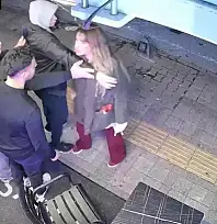 Bakırköy'de Siirtli alkollü kadın ortalığı birbirine kattı! Tekme atıp 'Belki çocuğun olmaz' dediği anlar kamerada