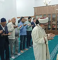 Batman'da Camilerde Yağmur Duası: Vatandaşlar Kuraklığa Karşı Ellerini Semaya Açtı