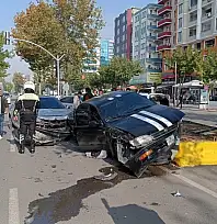 Batman'da Refüje Çıkan Araca Arkadan Çarpan Otomobilde 1 Kişi Yaralandı