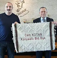 CHP Kurtalan İlçe Başkanı Karataş'tan Konyaaltı Belediye Başkanı Kotan'a Siirt'e özgü hediye