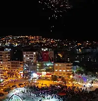 Cumhuriyet'in 102'nci Yılında Siirt Fener Alayıyla Aydınlandı