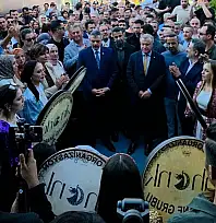 Diyarbakır'da Maç Öncesi Bakanlara Kürtçe Şarkılarla Coşkulu Karşılama