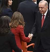 Erdoğan'dan Meclis'te dikkat çeken temaslar: Önce DEM Parti sıralarına gitti