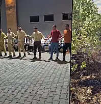 Eruh'ta Yangını Söndürdüler, Ardından Düğünde Halay Çektiler