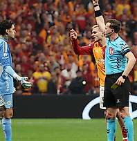 Futbolda Dijital Kart Dönemi: Hakemler Yeni Sistemi Test Etti