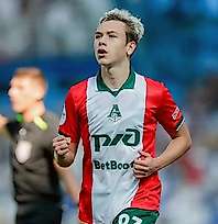 Galatasaray'ın yeni 10 numarası Aleksey Batrakov transferini tribünde duyurdu