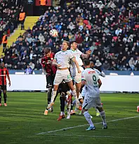 Gaziantep FK ile Konyaspor sahadan 1-1'lik beraberlikle ayrıldı