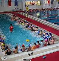 Gençlik ve Spor İl Müdürlüğü'nden 4 Bin 500 Çocuğa Yüzme Eğitimi