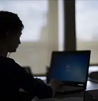 İşe Sürekli Erken Giden Kadın İşten Kovuldu