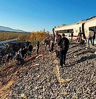 İspanya'da Hızlı Tren Kazası: 46 Kişi Hayatını Kaybetti, 150 Kişi Yaralandı