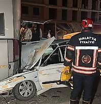 Malatya'da Siirt-Samsun otobüsüne otomobil çarptı: 3 yaralı
