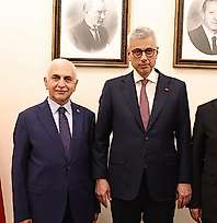 Mervan Gül, Sağlık Bakanı Memişoğlu ile Siirt'in Sağlık Yatırımlarını Görüştü