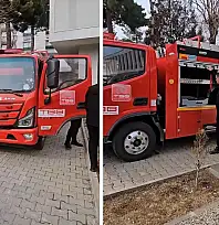 Pervari Belediyesi'nin araç filosu güçleniyor: Yeni itfaiye aracı hibe edildi