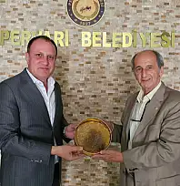 Pervari'nin Eski Kaymakamı Kemal Baykal'dan Belediye Başkanı Tayyar Özcan'a Ziyaret