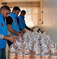 Siirt Belediyesi Her Gün 95 İhtiyaç Sahibine Sıcak Yemek Ulaştırıyor
