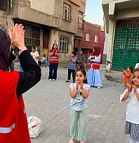 Siirt Dumlupınar Mahallesi'nde Renkli Görüntüler: Minikler Oyun ve Şarkılarla Eğlendi
