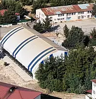Siirt Eruh'ta Kapalı Halı Saha 6 Aydır Ücretsiz Hizmet Veriyor