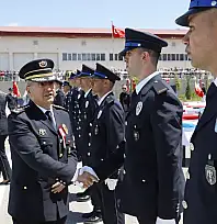 Siirt İl Emniyet Müdürü Mehmet Özdemir Eski Öğrencilerinin Mezuniyet Coşkusuna Ortak Oldu