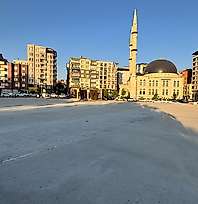 Siirt'in Kalbindeki Meydan İçin Tepki: 7 Aydır Çalışmalar Bitmedi, Gece Karanlığa Bürünüyor
