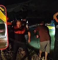 Siirt Kezer Çayı'nın Ortasında Mahsur Kalan Genç İş Makinesiyle Kurtarıldı